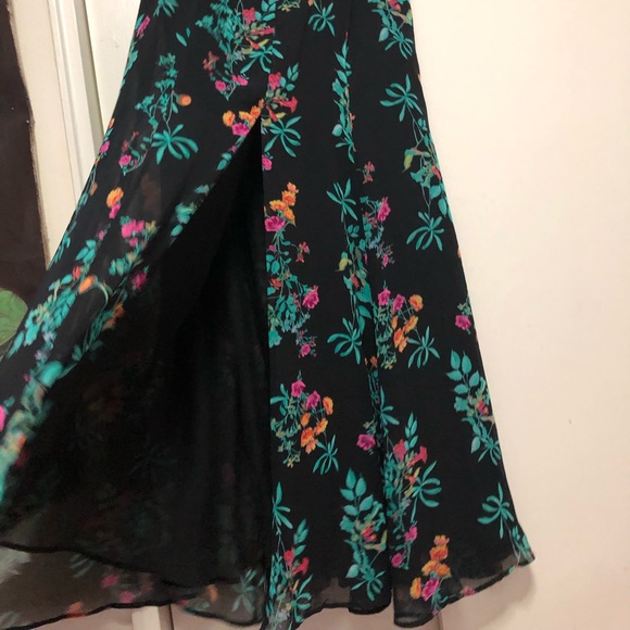 Long floral chiffon skirt. NWOT - Picture 3 of 4